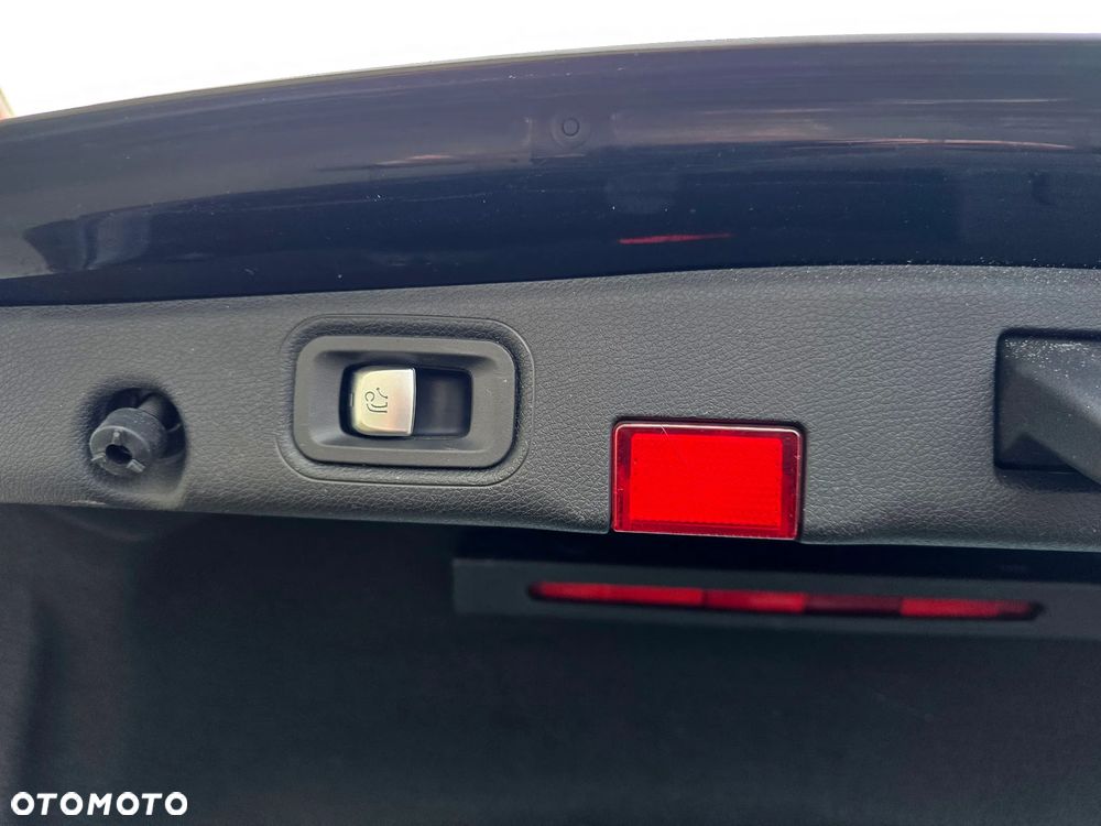 Mercedes-Benz Klasa E 300 Business Edition - 15