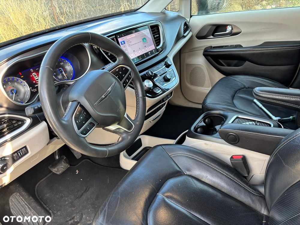 Chrysler Pacifica - 10