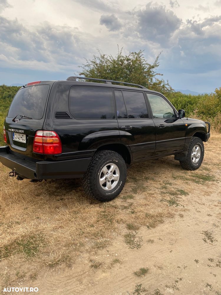 Toyota Land Cruiser - 4