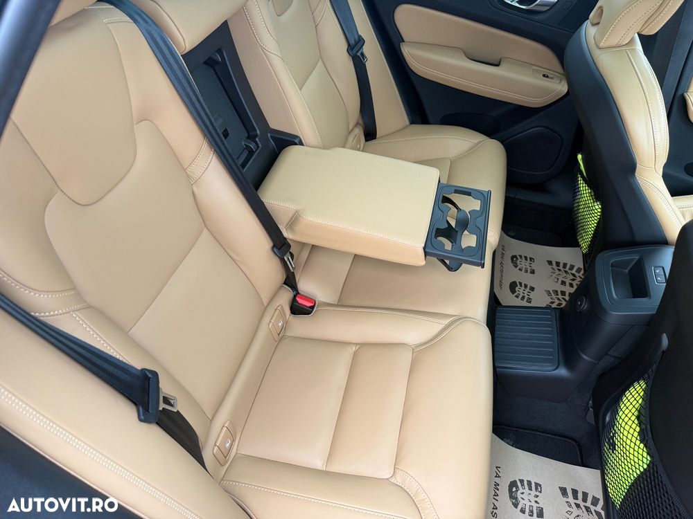Volvo XC 60 T8 AWD Plus Dark - 28