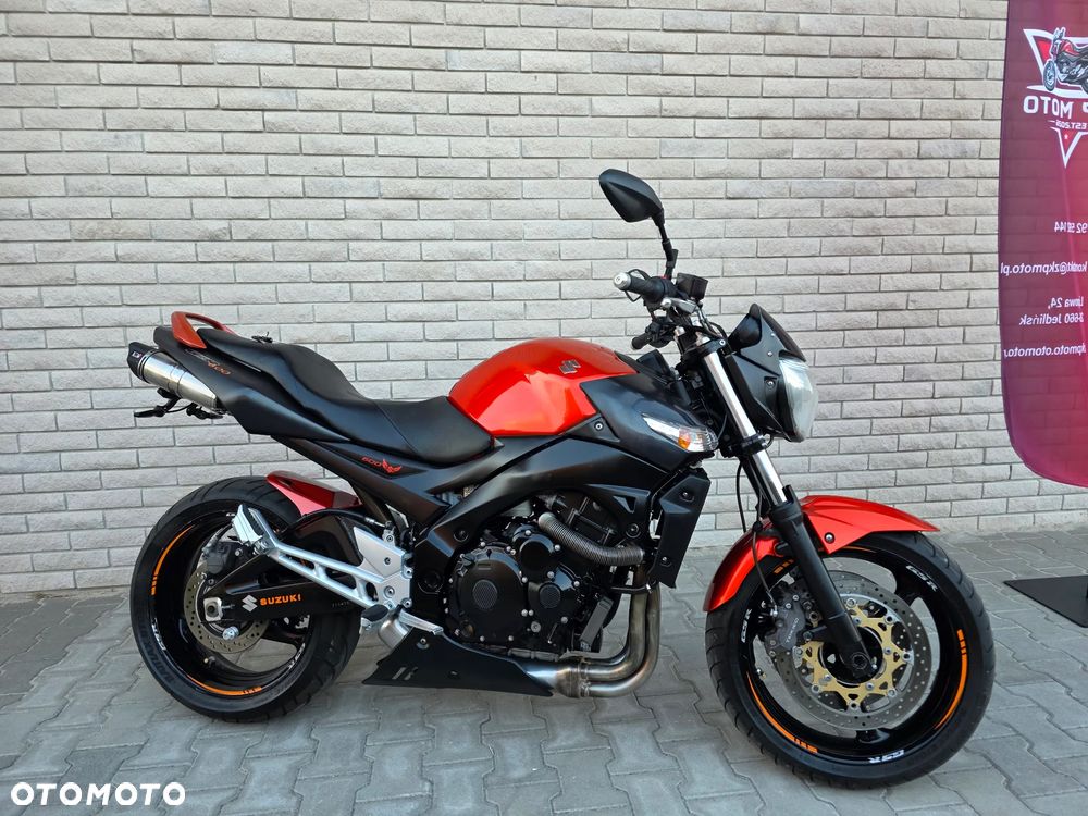 Suzuki GSR - 10