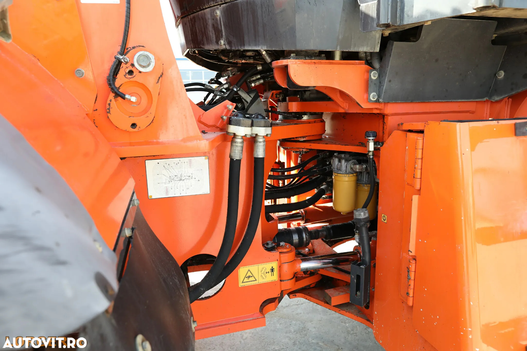 Hitachi ZW310-5B - 10
