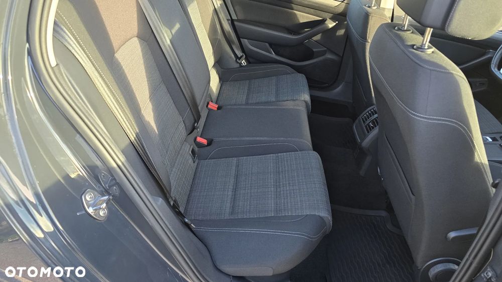 Volkswagen Passat - 19