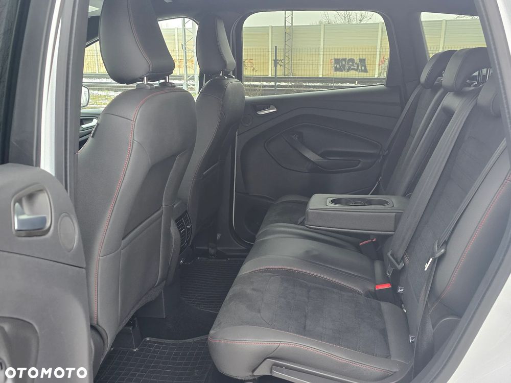 Ford Kuga 1.5 EcoBoost 2x4 ST-Line - 12