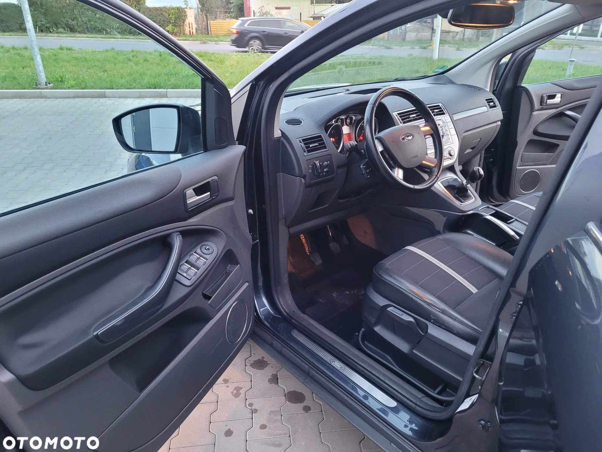 Ford Kuga 2.0 TDCi 2x4 Titanium - 17