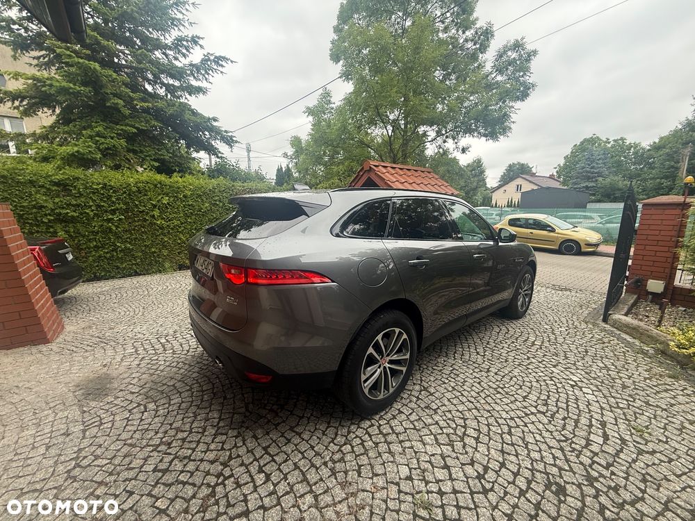 Jaguar F-Pace 2017 photo 2