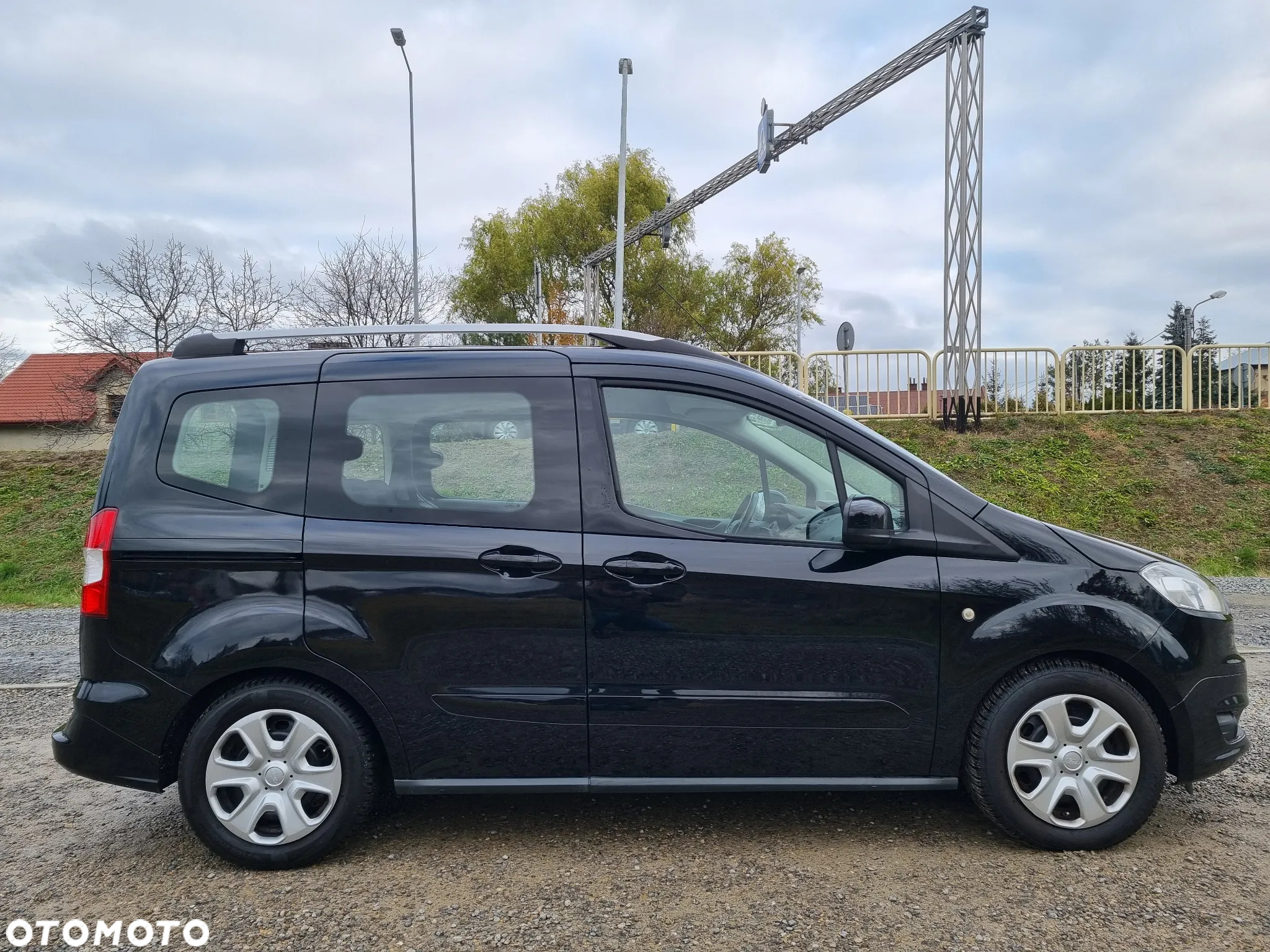Ford Tourneo Courier 1.0 EcoBoost S&S Ambiente - 11