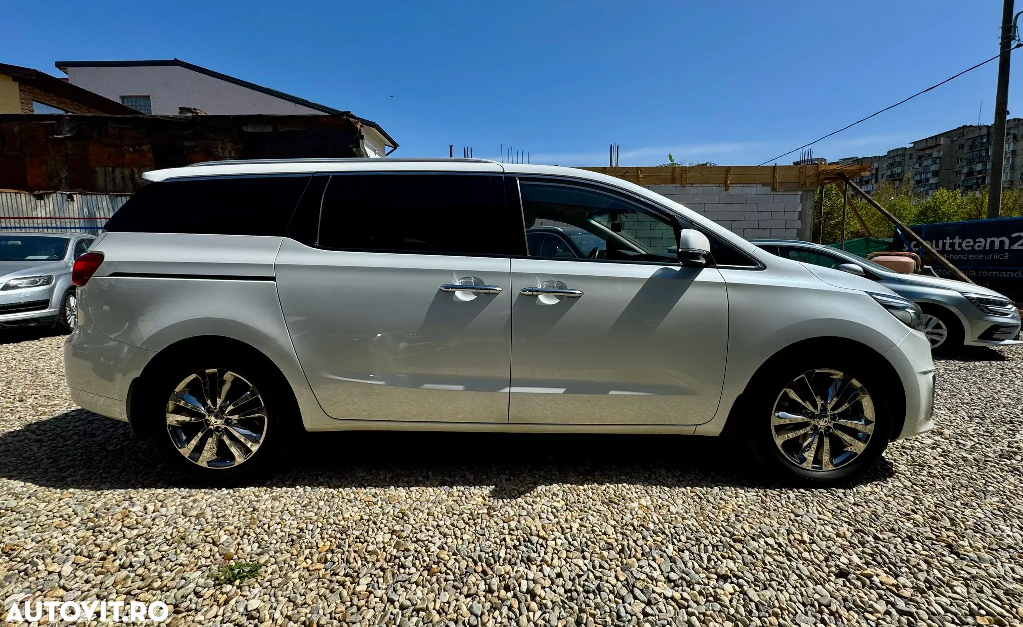 Kia Carnival - 14