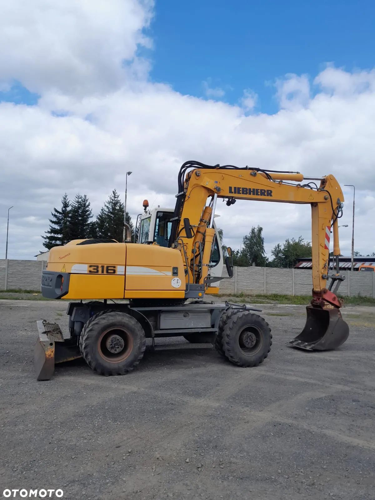 Liebherr A316 - 1