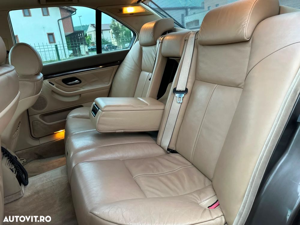 BMW Seria 7 - 12