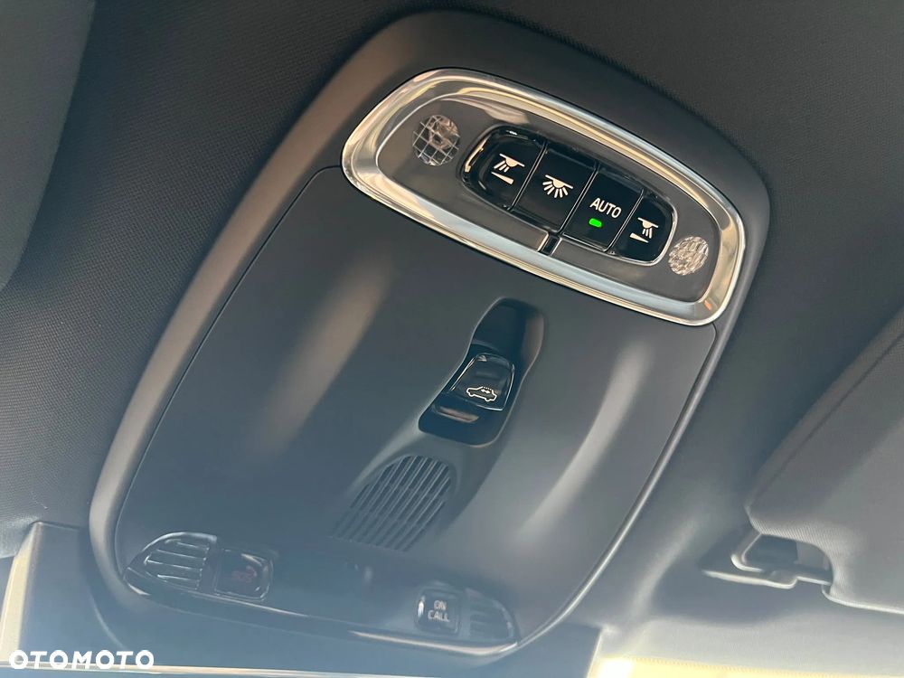 Volvo XC 90 B5 D AWD Ultimate Dark 7os - 31