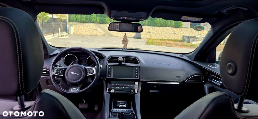 Jaguar F-Pace 30d AWD R-Sport - 22