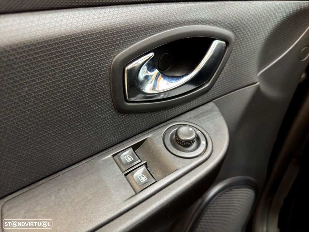 Renault Clio 1.5 dCi Dynamique S EDC - 14