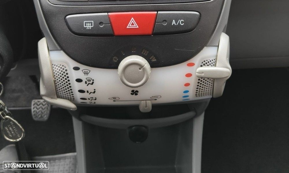 Toyota Aygo 1.0 - 16