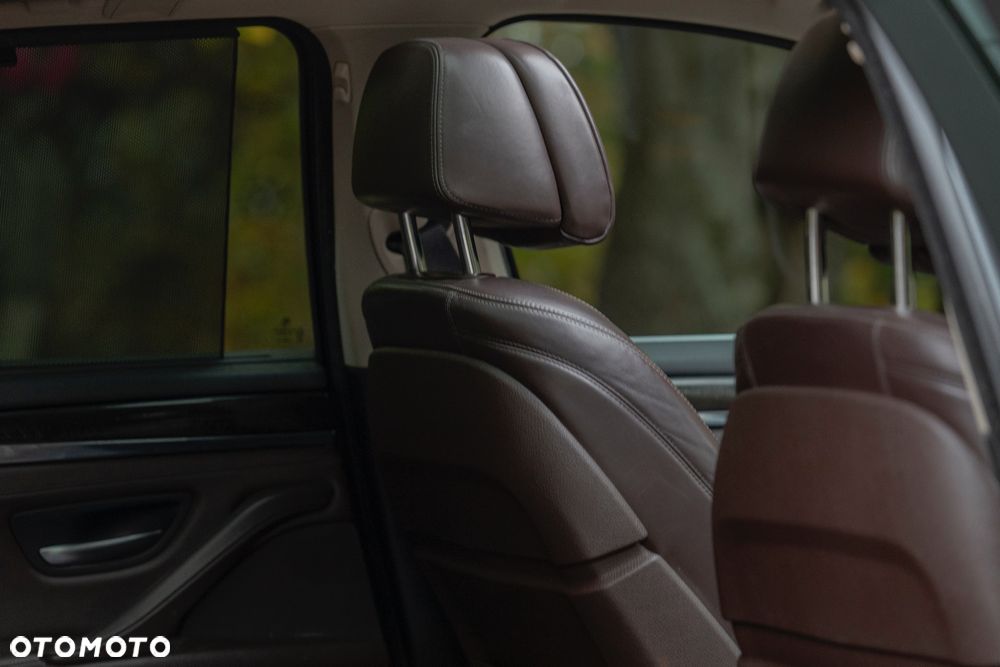 BMW Seria 5 530d xDrive Luxury Line - 17
