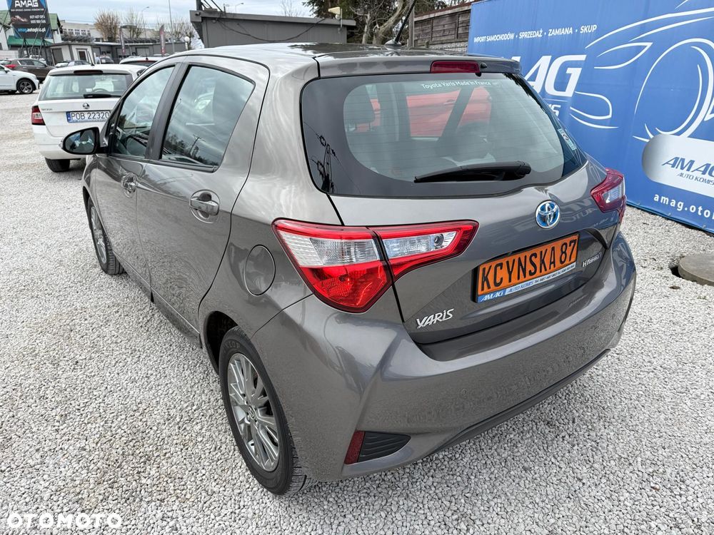 Toyota Yaris Hybrid 100 Active EU6 - 8