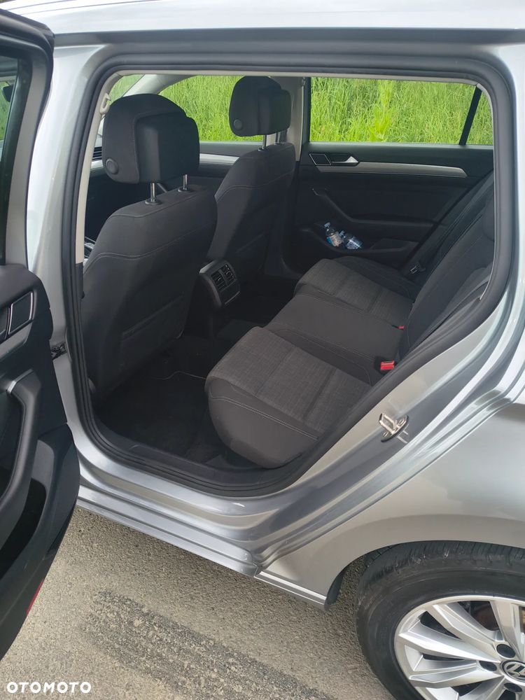Volkswagen Passat 2.0 TDI SCR DSG Comfortline - 8
