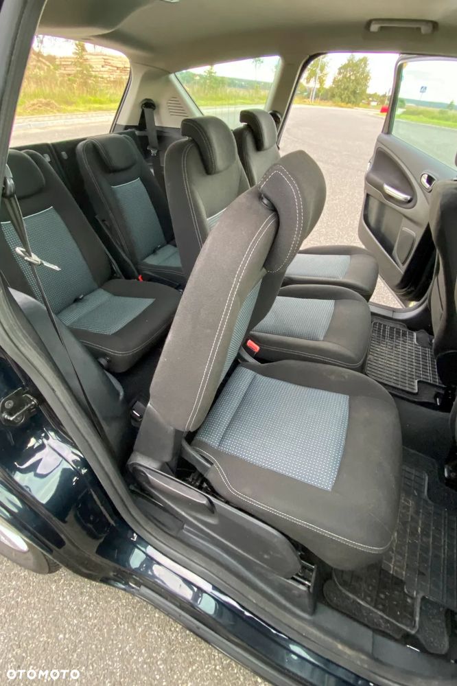 Ford S-Max - 11