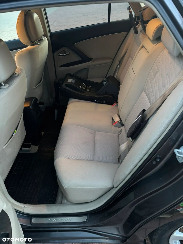 Toyota Avensis 2.0 Sol EU5 MS - 17