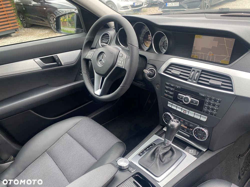 Mercedes-Benz Klasa C 180 CGI Automatik BlueEFFICIENCY Avantgarde - 24