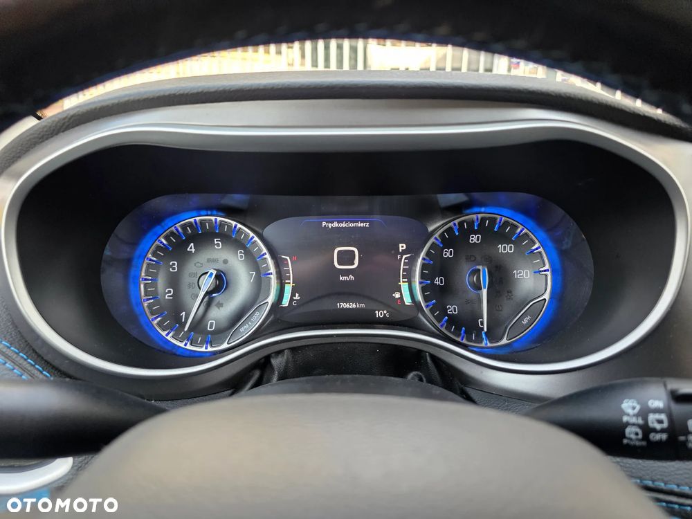 Chrysler Pacifica - 20