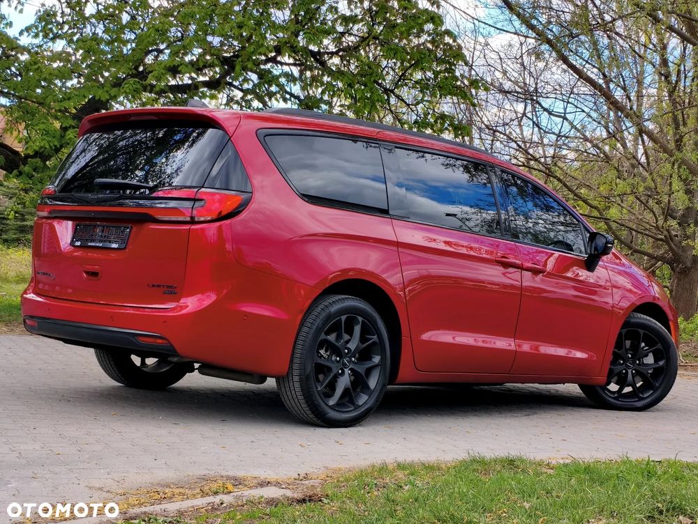 Chrysler Pacifica - 4