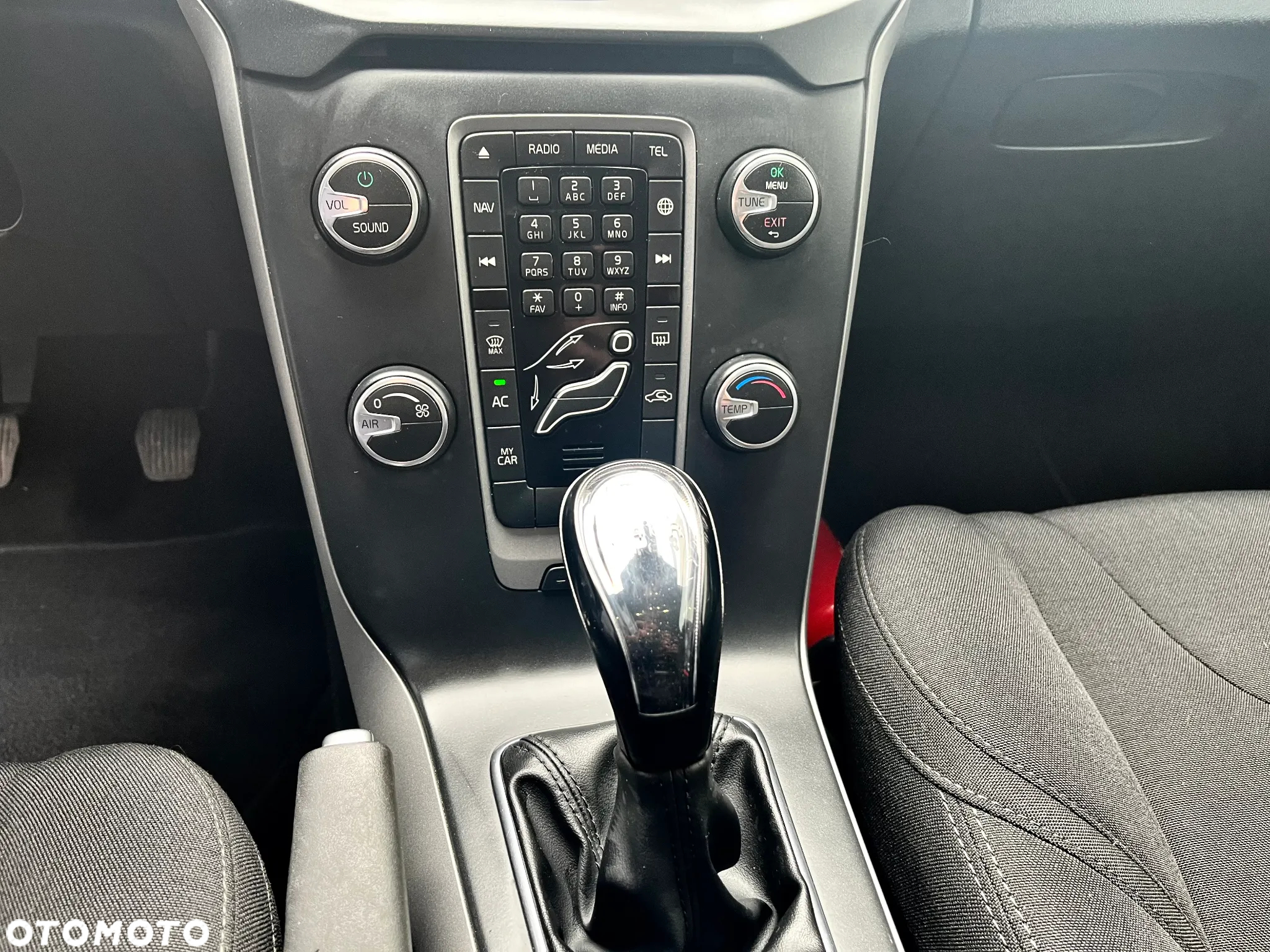 Volvo V40 D2 - 24