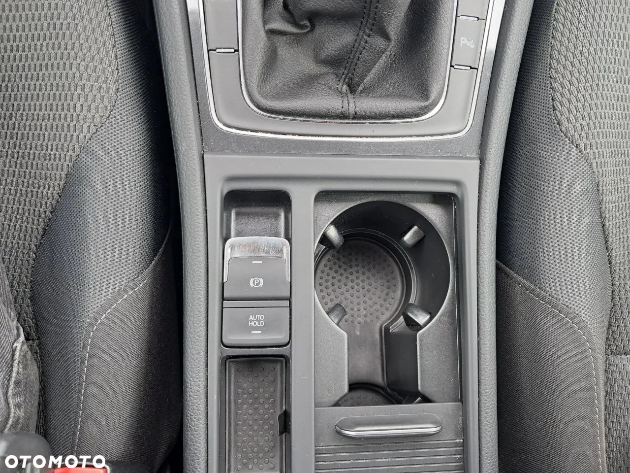 Volkswagen Golf VII 1.6 TDI BMT Comfortline - 23