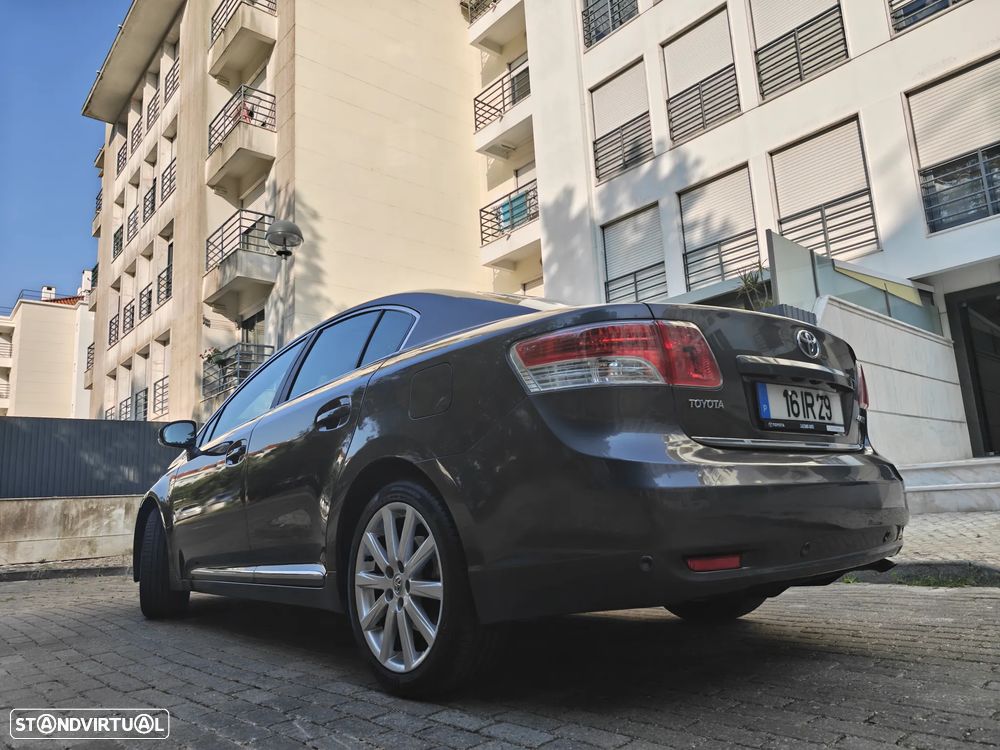 Toyota Avensis SD 2.2 D-4D Luxury +GPS+Pele - 12
