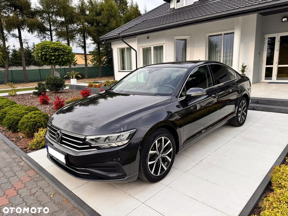 Volkswagen Passat - 1