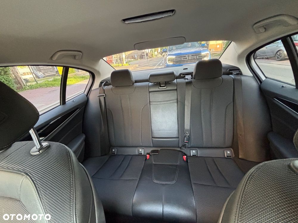 BMW Seria 5 518d Sport Line - 8