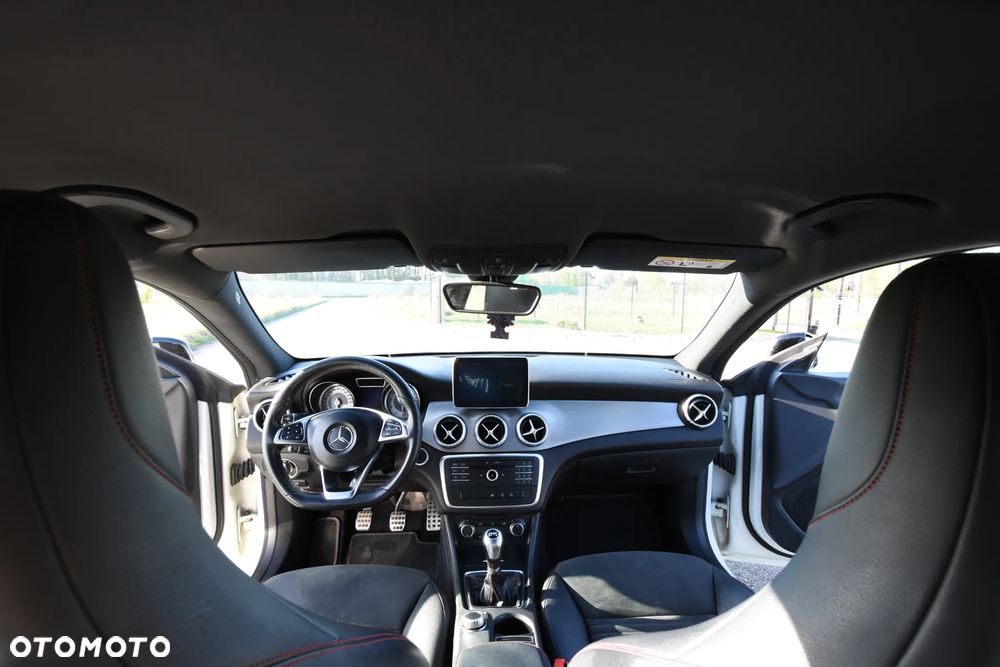 Mercedes-Benz CLA 200 AMG Line - 12