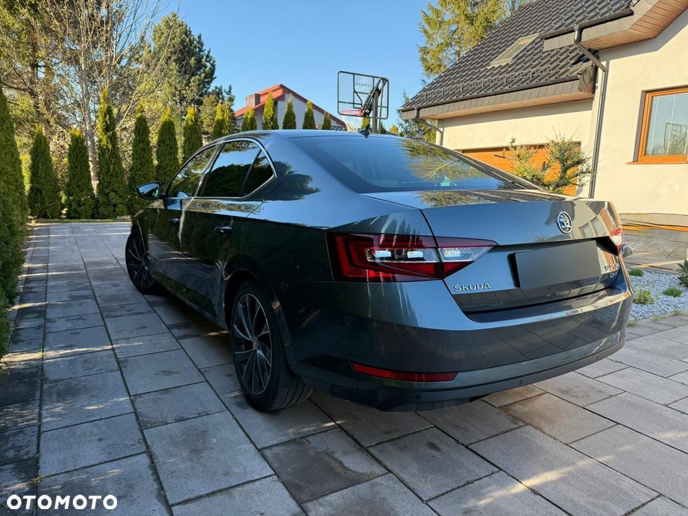 Skoda Superb 2.0 TDI 4x4 L&K DSG - 10