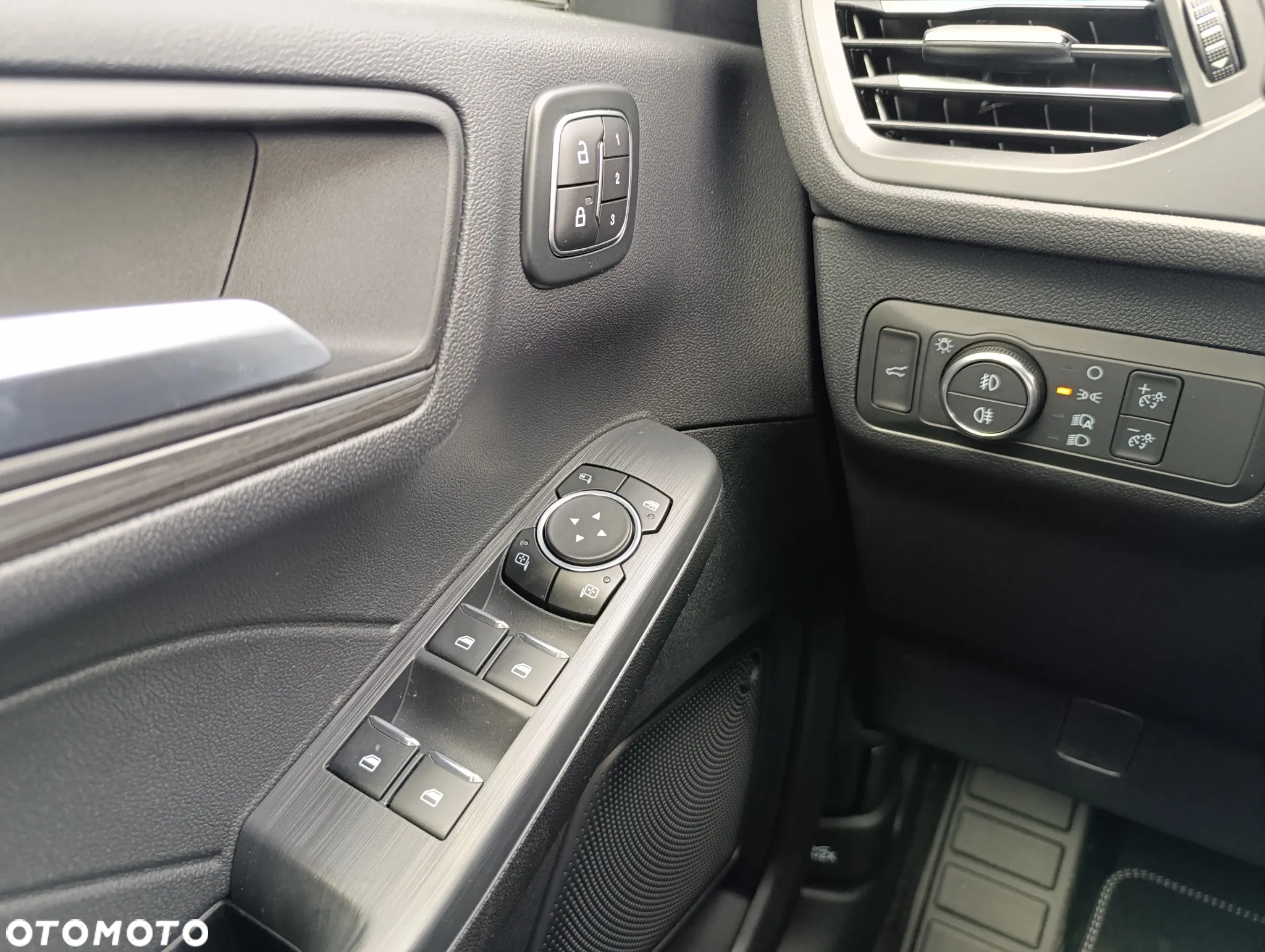 Ford Kuga - 19