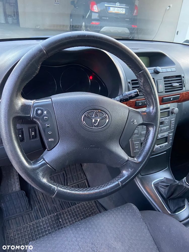 Toyota Avensis 2.0 D-4D High - 5