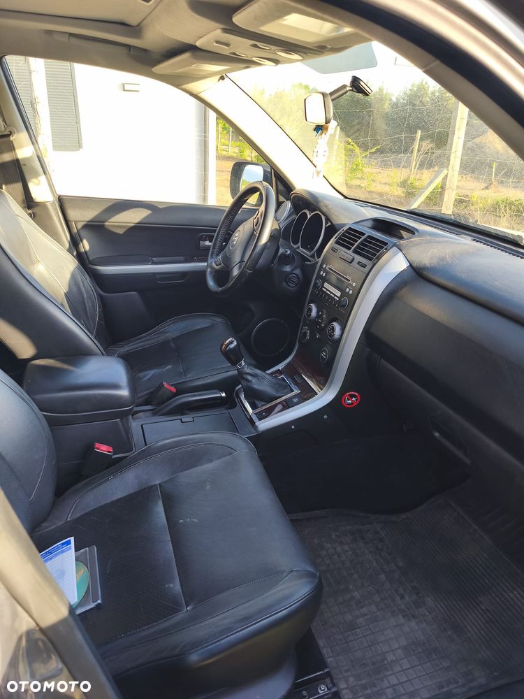 Suzuki Grand Vitara 2.0 - 7