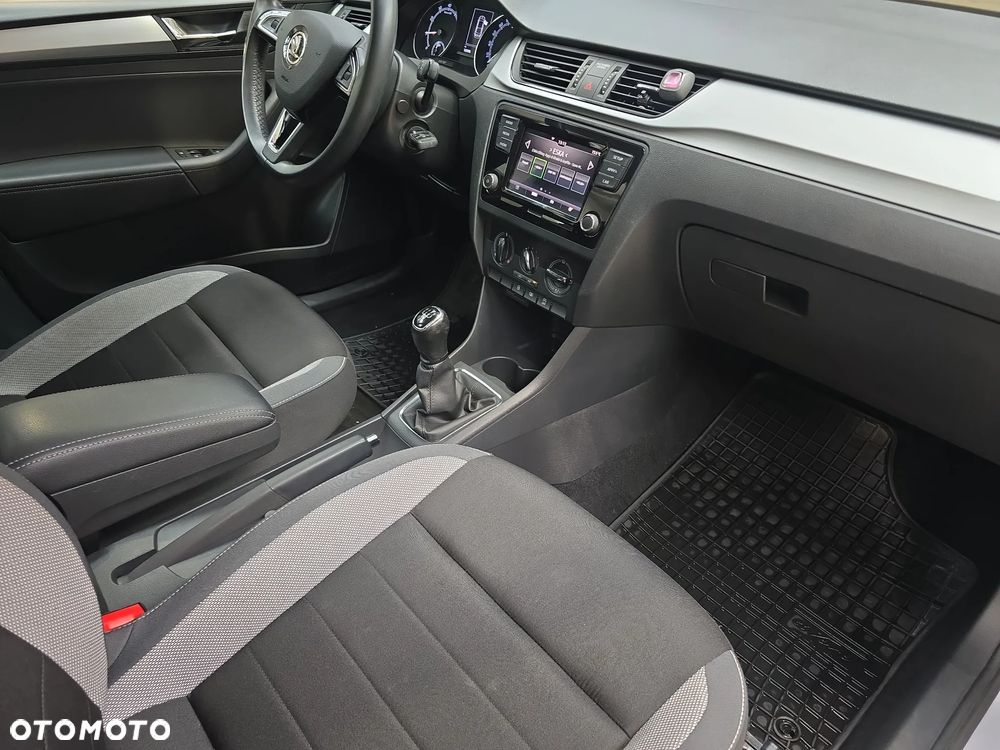 Skoda RAPID 1.0 TSI Ambition - 27