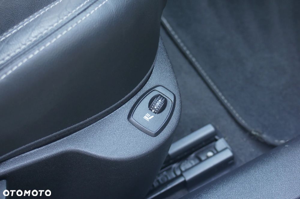 Renault Laguna dCi 110 FAP Bose Edition - 33
