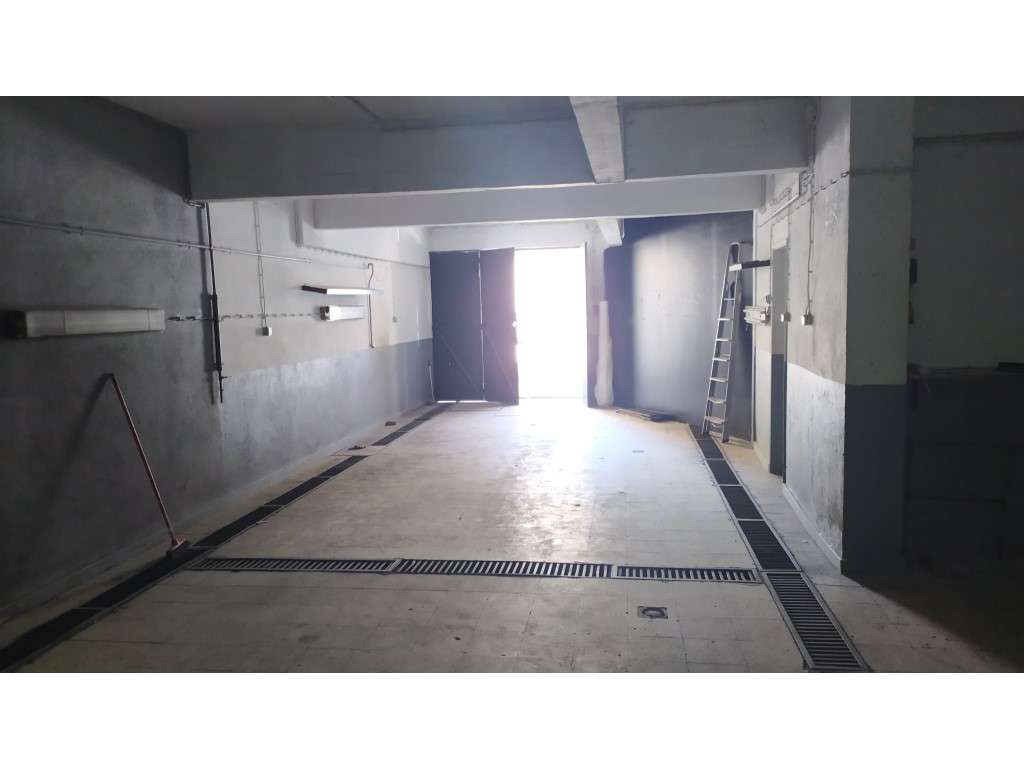 Garagem c/200m2 na Amadora - Grande imagem: 2/13