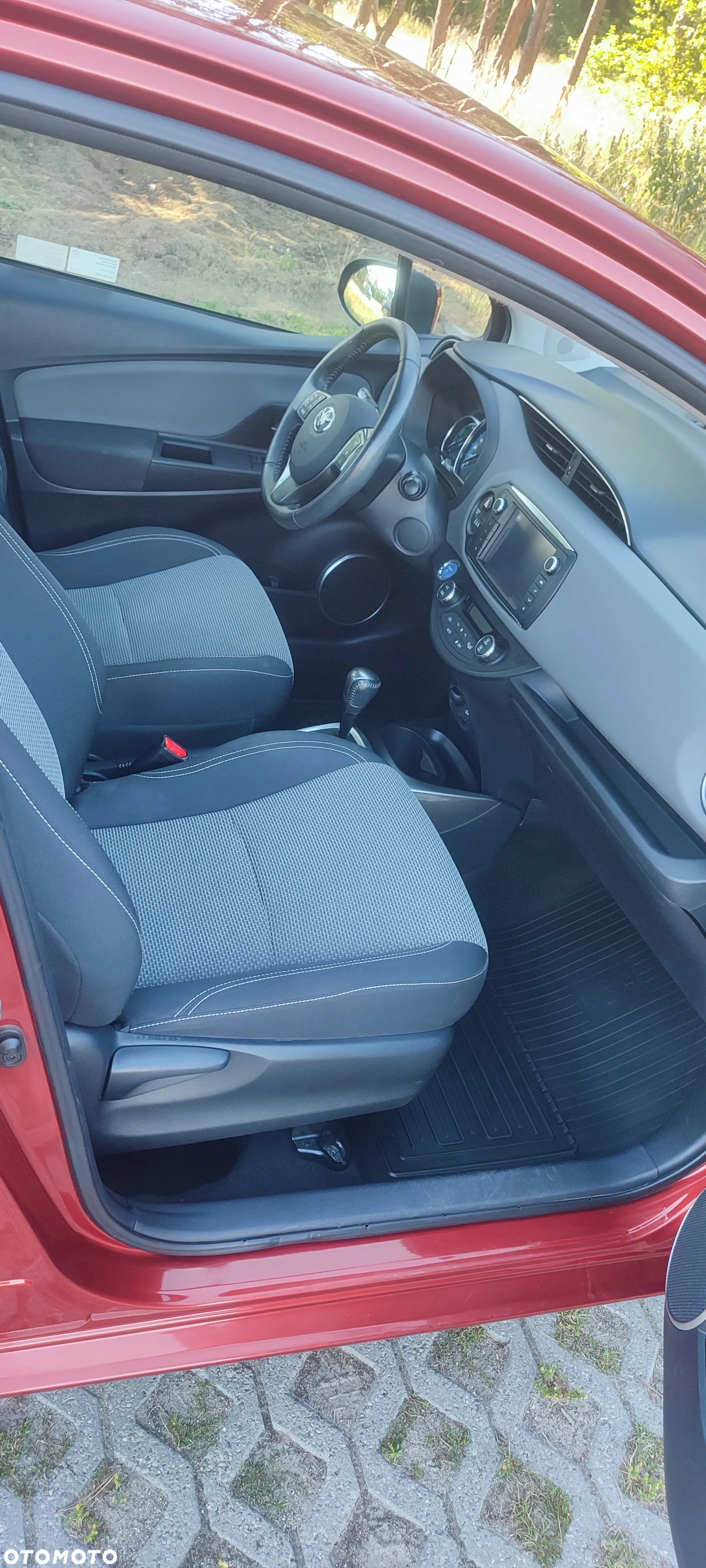 Toyota Yaris Hybrid 100 Premium - 21