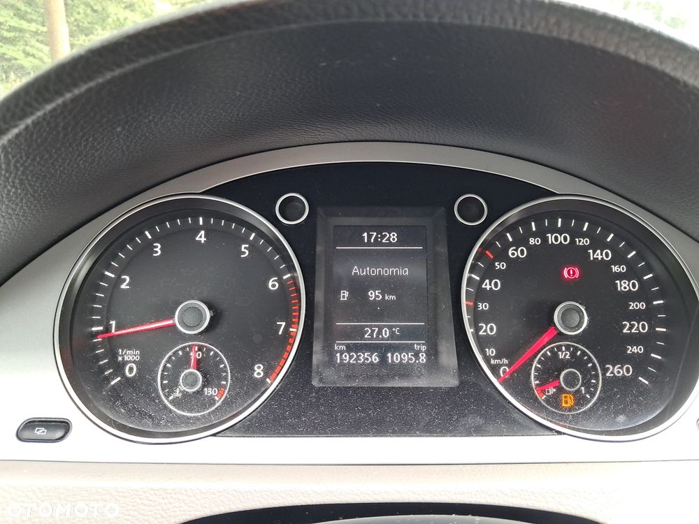 Volkswagen Passat - 12