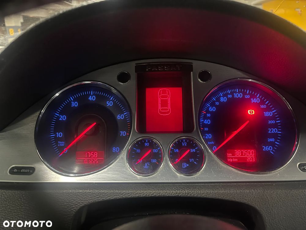 Volkswagen Passat 2.0 FSI Comfortline - 12