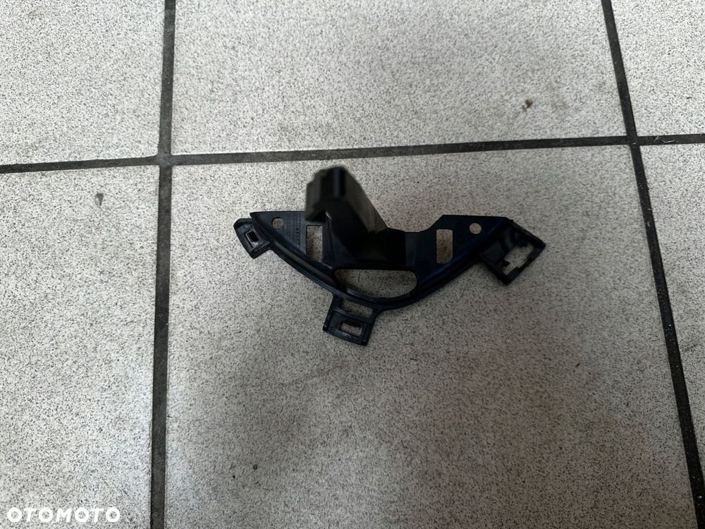 MERCEDES BENZ C KLASA W206 WSPORNIK UCHWYT PRAWY ATRAPY GRILLA A2068885100 - 2