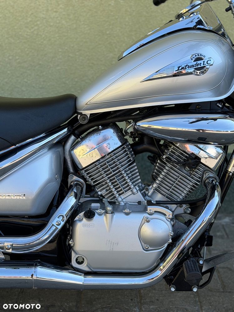 Suzuki Intruder - 9