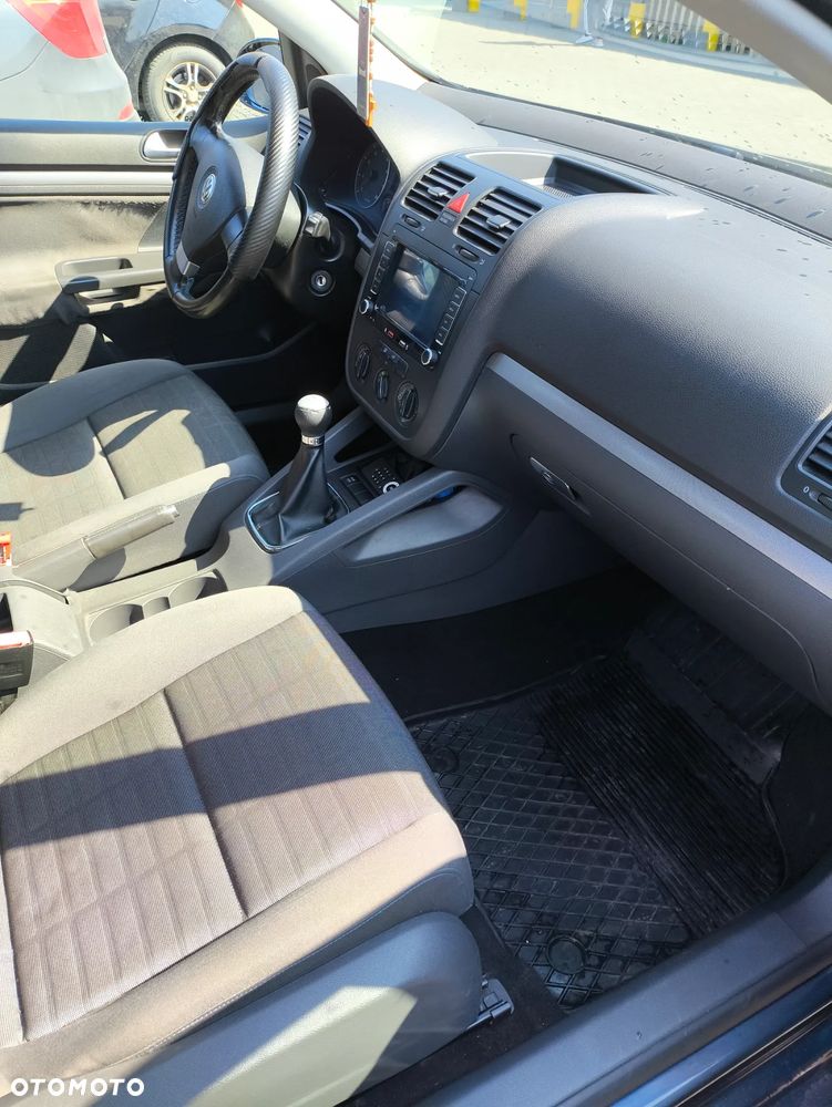 Volkswagen Golf 1.6 FSI Comfortline - 3