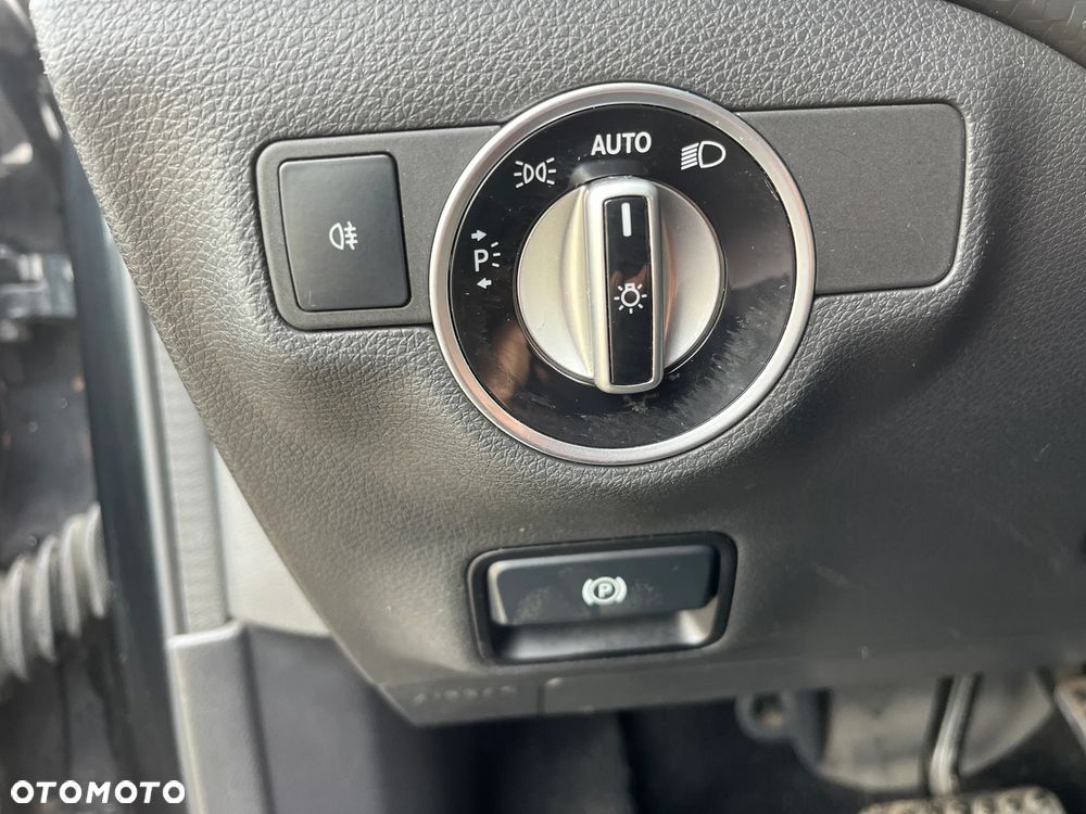 Mercedes-Benz Klasa A 250 (BlueEFFICIENCY) 7G-DCT AMG Sport - 38