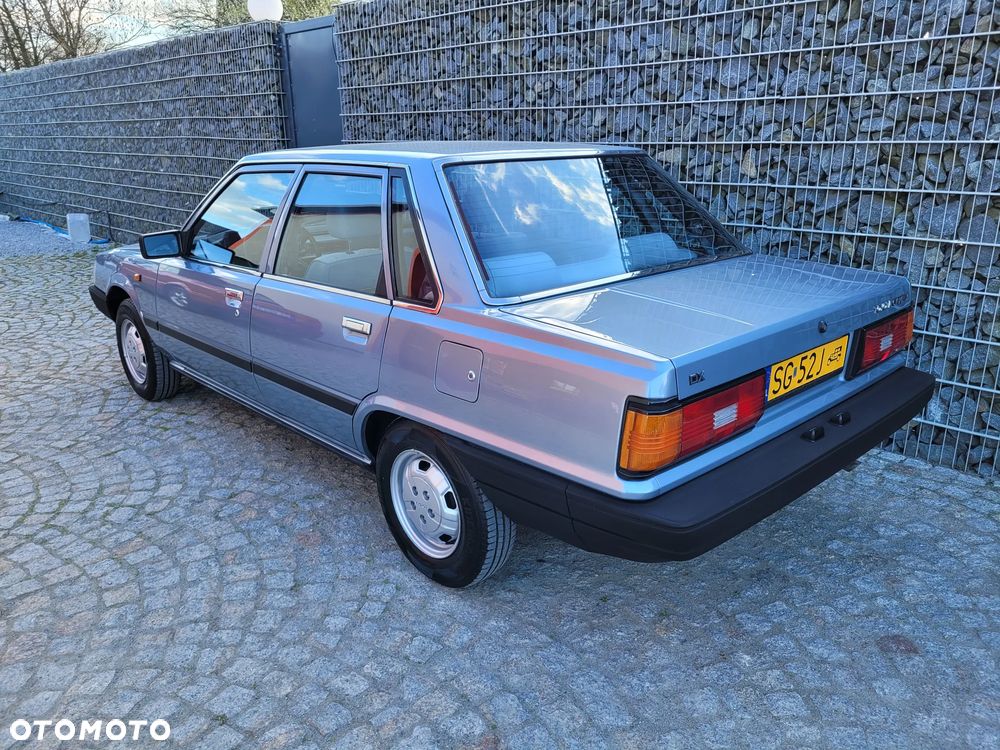Toyota Camry 1983 photo 4