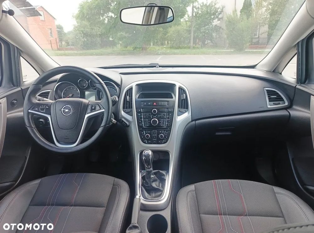 Opel Astra 1.4 Turbo 150 Jahre - 7
