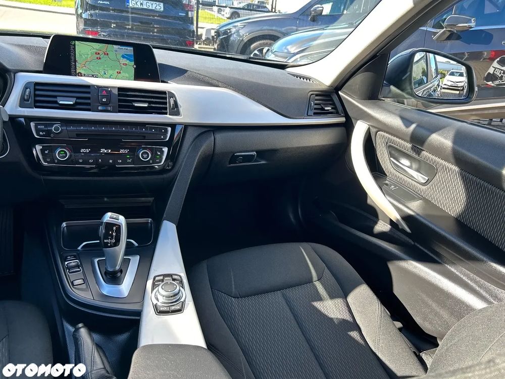 BMW Seria 3 318d - 16