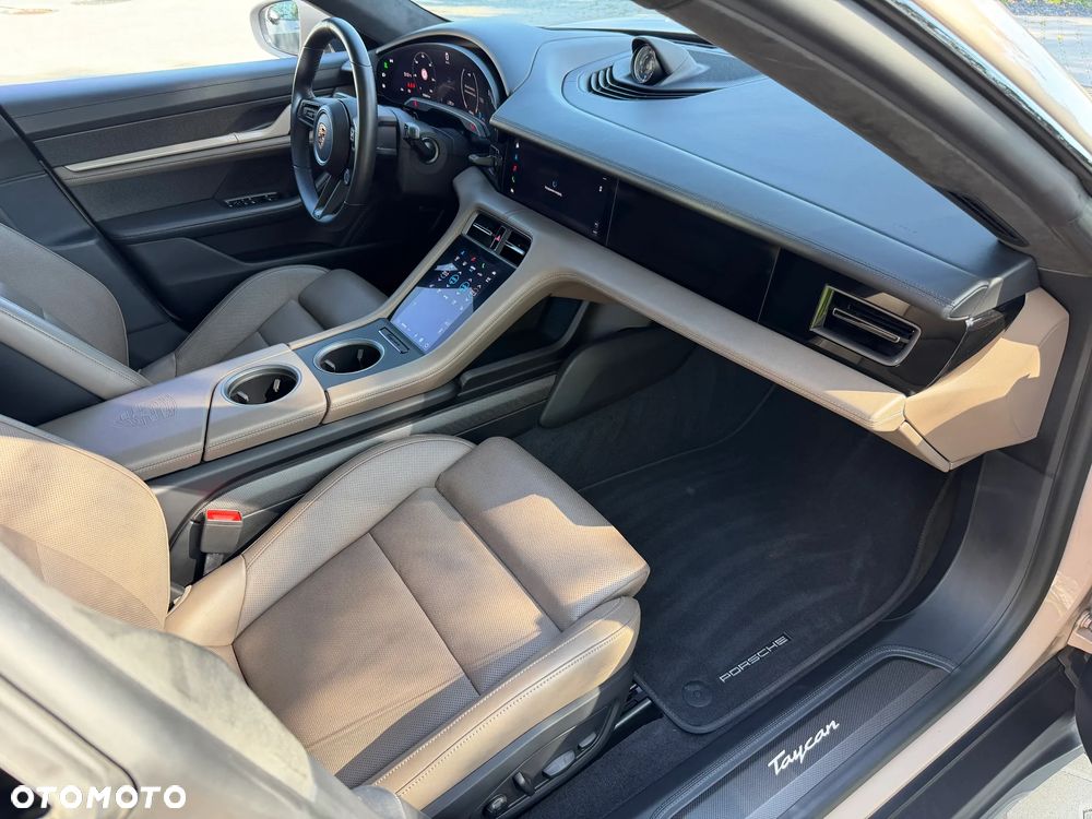 Porsche Taycan Turbo S - 19